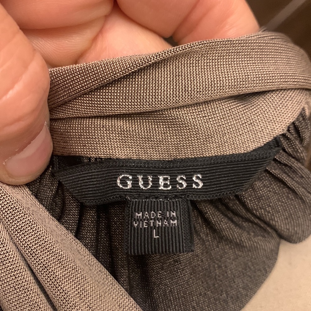 Guess romper size large - Picture 4 of 4
